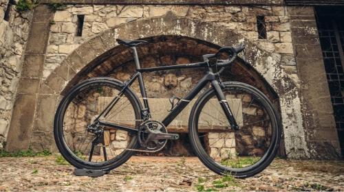 Jako za starých dobrý časů? Colnago představilo kolo s ráfkovými brzdami!