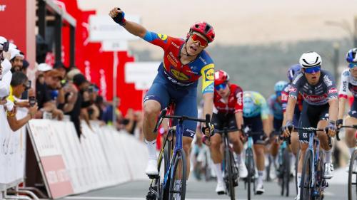 Fenomenální sprint dovezl Milana k vítězství v první etapě UAE Tour!