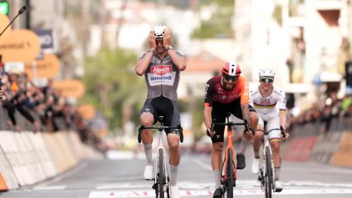 Fenomenální závodění s dechberoucím koncem! Mathieu van der Poel znovu ovládl Milano-Sanremo!