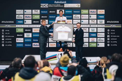 Van der Poel v Hulstu rozdrtil konkurenci a pokořil rekord!