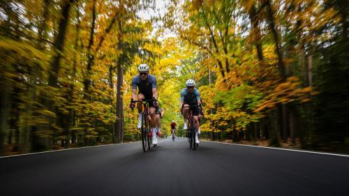 L’Etape 2026: prachatické kopce střídá rovina u Pardubic!
