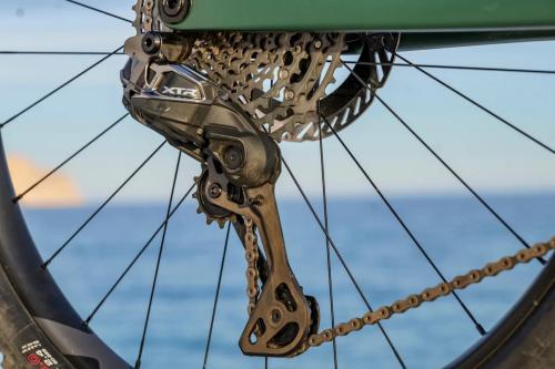 Spojka na přehazovačkách Shimano jako brzda odpružení? Shimano mění přístup