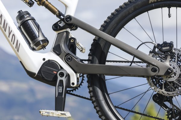 Canyon Spectral:ON CF 9 má Avinox M2S. 150 Nm ale není celý příběh
