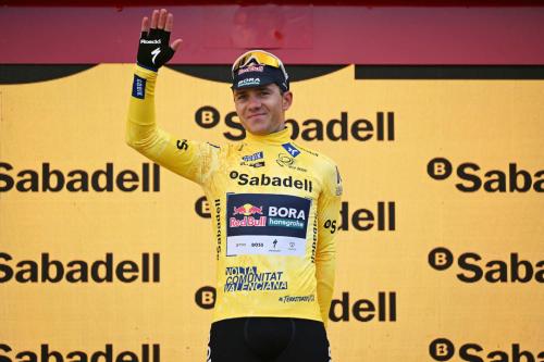 Dominance v nových barvách: Remco Evenepoel ovládl otvírák ve Španělsku!