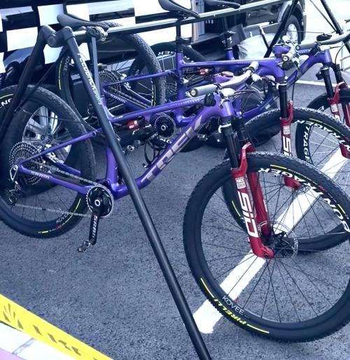 Trek testuje revoluční XC prototyp: první detaily z uniklých snímků