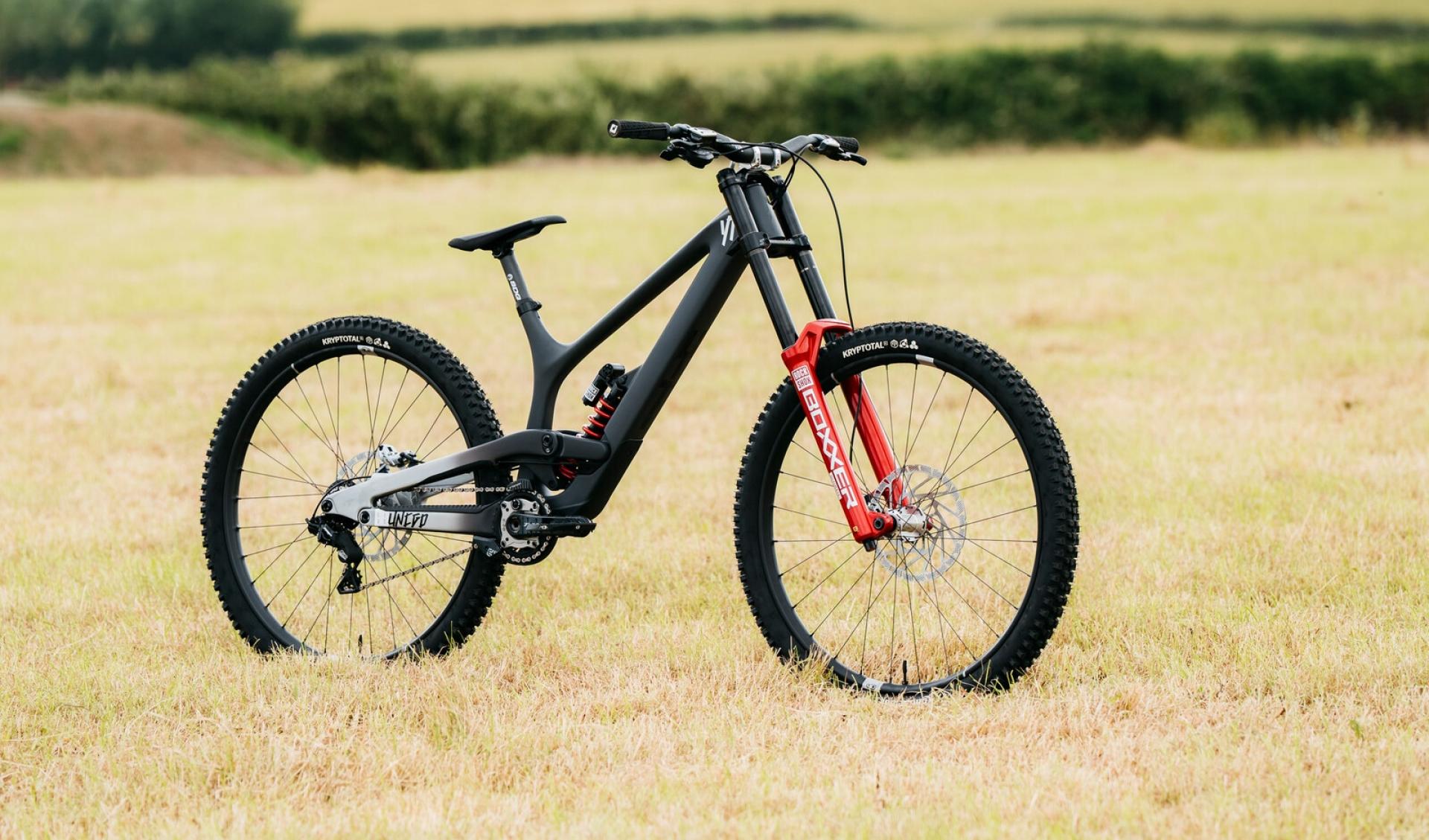 YT TUES LTD 2025. Limitovaná edice 50ti kusů za velmi férovou cenu dropuje 12.12.25